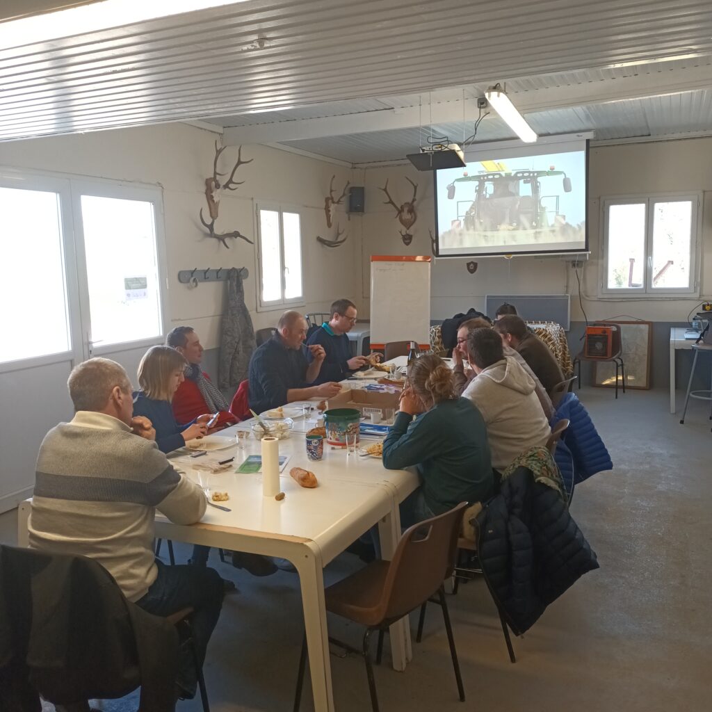 Image du repas des CUMA stagiaires